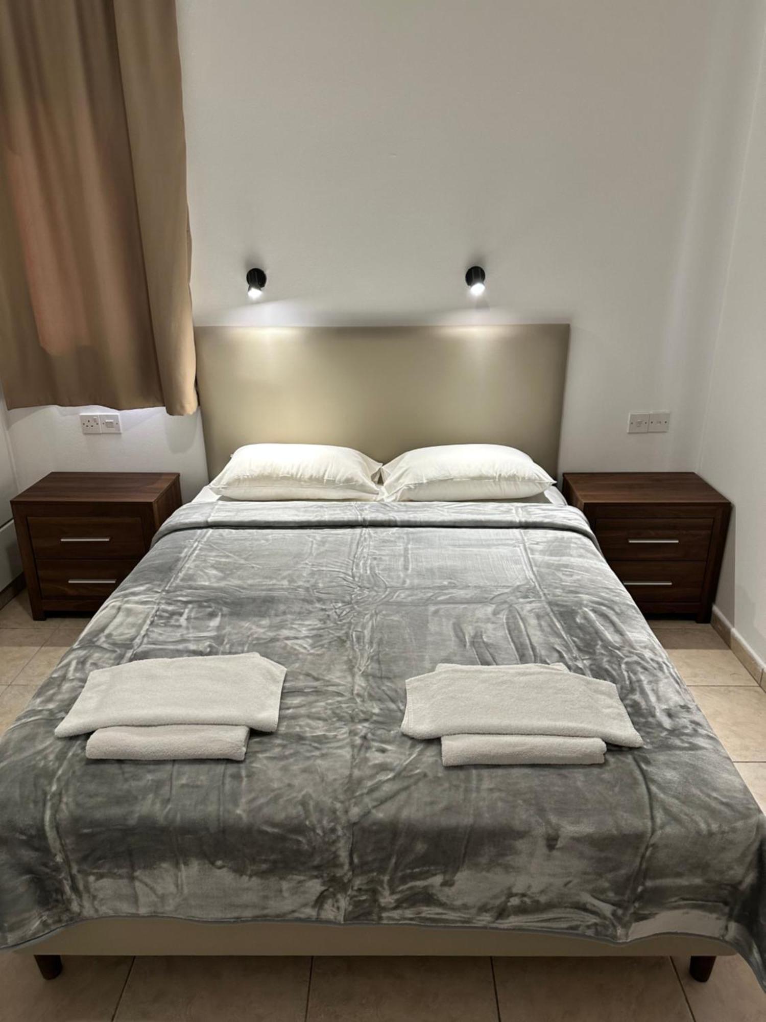 New York Plaza Hotel Apartments Pafos Zewnętrze zdjęcie