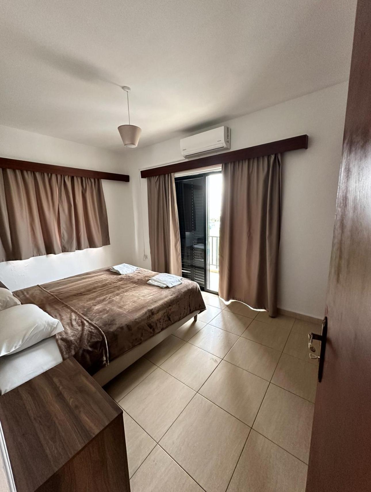 New York Plaza Hotel Apartments Pafos Zewnętrze zdjęcie
